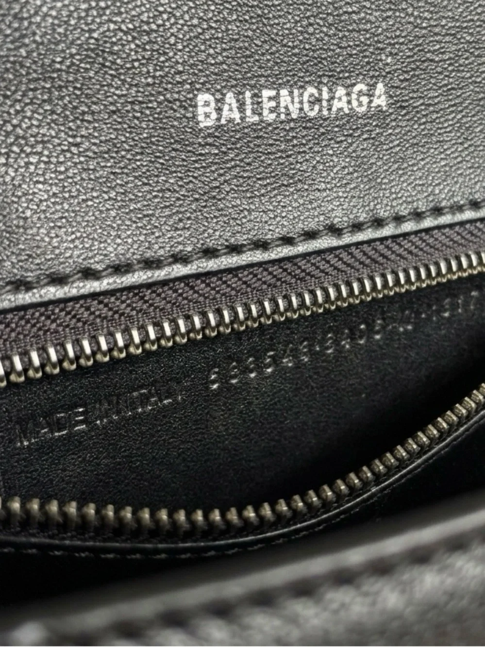 Designer Hourglass Small Top Handle Bag In Black Crocodile-Embossed Calfskin - Picture 4 of 4